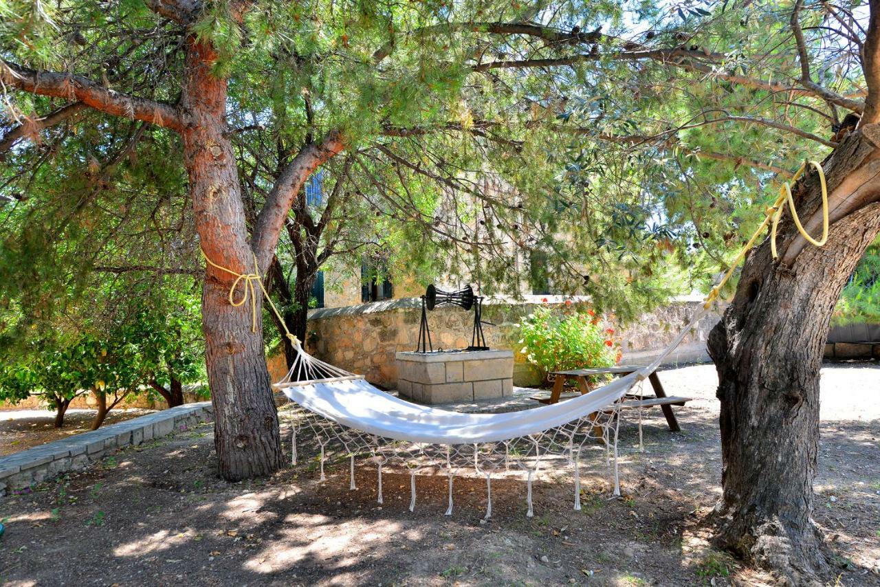Pyrgos Ralli Estate Guesthouse Aegina エクステリア 写真
